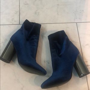 Aldo Womens Blue Velvet Booties